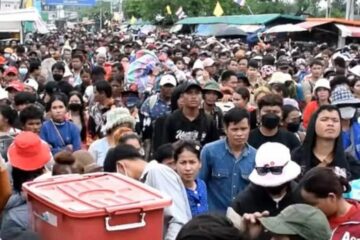 ပဋိပက္ခကြောင့် ကမ္ဘေဒီးယားလူမျိုးသောင်းနဲ့ချီပြီးထိုင်းကနေထွက်ခွာနေ