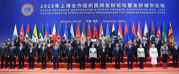 အရှေ့ကိုလျောက်ပါလိုတဲ့အနောက်ကိုတဲ့ ‌ေမျှာ်လိုက်ရင်း ရှန်ဟိုင်းညီလာခံနှင့်တစ်ပင်လဲမူ၊တစ်ပင်ထူပေါ့