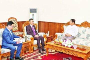 စစ်းအုပ်စု နိုင်ငံခြားရေးဝန်ကြီးနဲ့ မြန်မာနိုင်ငံဆိုင်ရာ ထိုင်းသံအမတ်ကြီးတို့ တွေ့ဆုံပြီး နယ်စပ်ကုန်သွယ်ရေးကိစ္စ ဆွေးနွေး