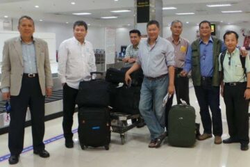 ချစ်ခဲ့ရသူတွေမို့ဖွဖွလေး နမ်းခွင့်ပြု့ပါ